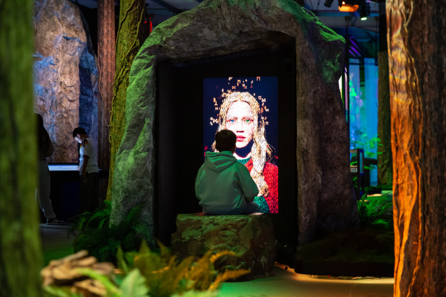 INSTALLATIONS AND REPLICAS